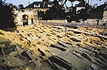 Permanence of the parish, 12th to 18th c. tombs. Excavation of the parish graveyard at the church of Saint-Julien in Caen.