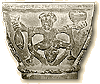 Chapiteau (v.1130), crypte de la cathdrale de Cantorbry reprsentant deux jongleurs 