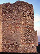 Muraille et tour du chteau de Portchester (Hampshire). Ces anciennes fortifications romaines ont t rutilises et renforces  lpoque anglo-saxonne.