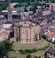 La motte du chteau normand de Durham, vue depuis la tour de la cathdrale[Photo: Patrick Ottaway]