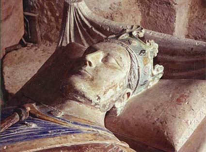 Monumento sepolcrale con la figura giacente del Re Enrico II